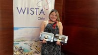 Presidenta de la Fundación Mascarona, Raquel Meza, recibe 2 de los 3 premios WISTA Chile 2024.